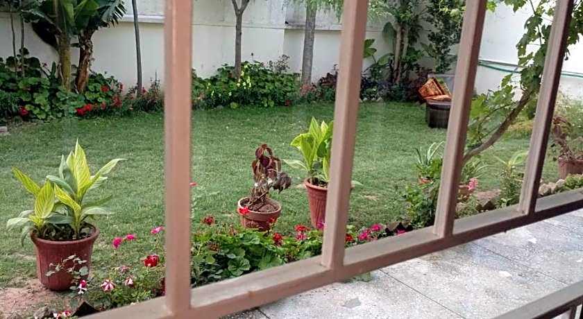 Luxury Moon Guest House – Islamabad, OH