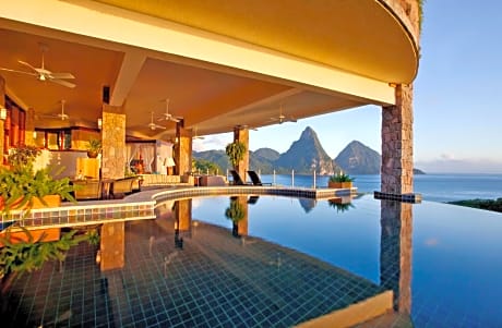 Galaxy Infinity Pool Sanctuary