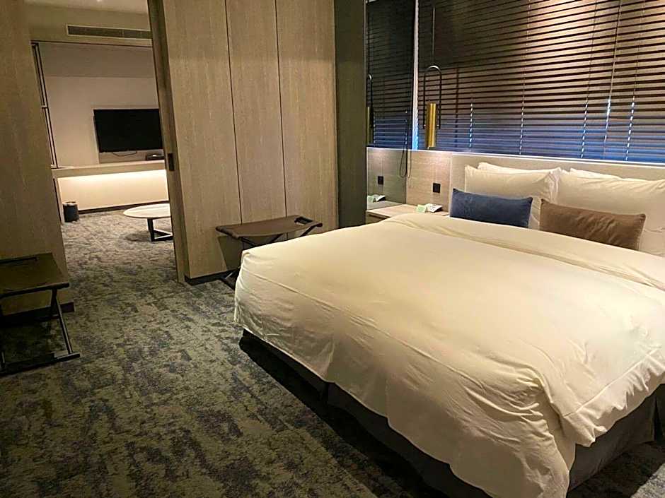 Queena Plaza Hotel