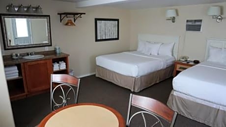 Queen Room with Two Queen Beds - Non-Smoking