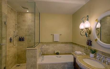 Suite King Size Bed