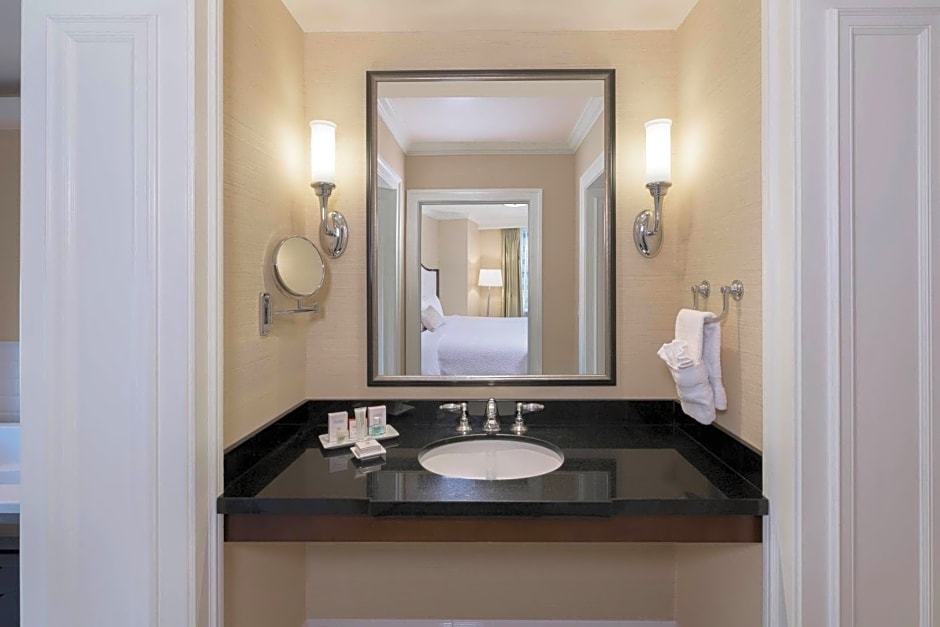The Raphael Hotel, Autograph Collection by Marriott