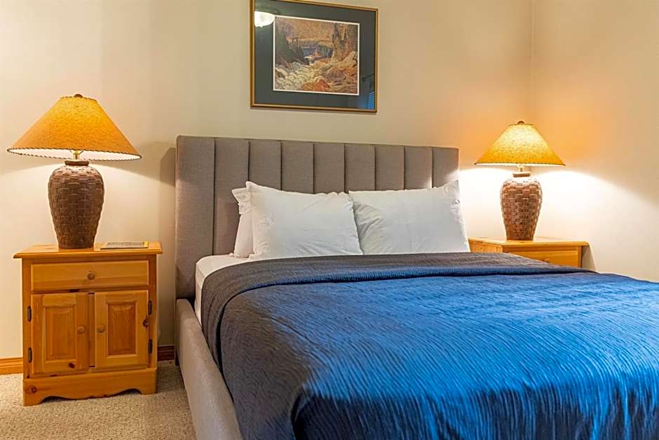 Stone Creek Chalets with Hot Tubs by Fernie Central Reservations