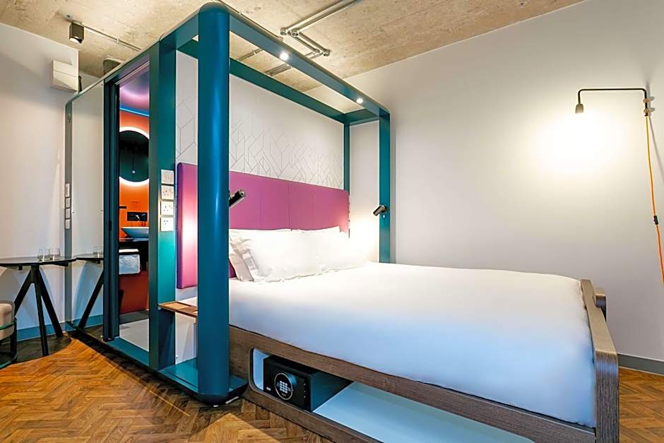 YOTEL Manchester Deansgate