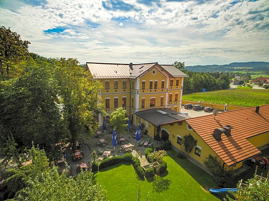 Hotel & Restaurant Waldschloss