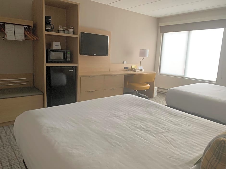 Days Inn & Suites by Wyndham Duluth by the Mall