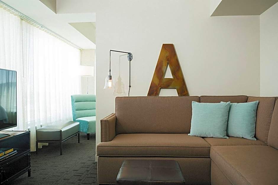 Renaissance by Marriott Allentown Hotel