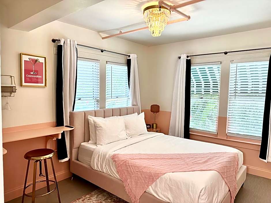 Peninsula Bed & Cocktails