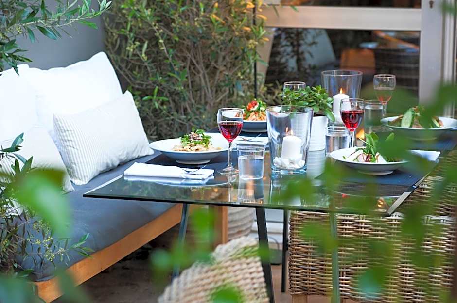 Sea View Cityscape Hotel