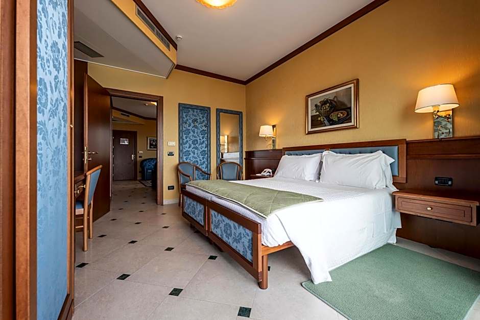 Hotel Bellevue Et Mediterranée