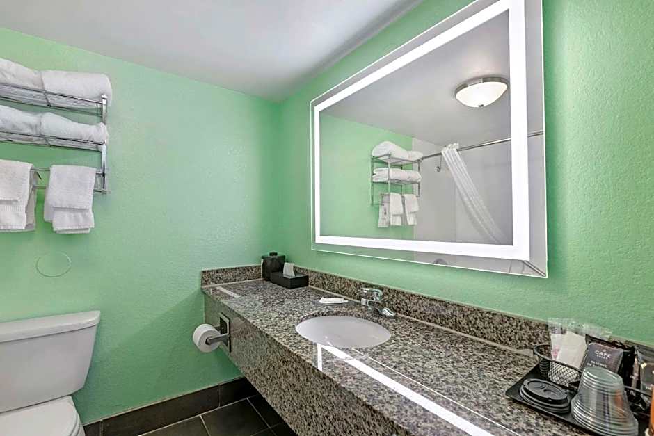 Clarion Inn Des Moines Airport