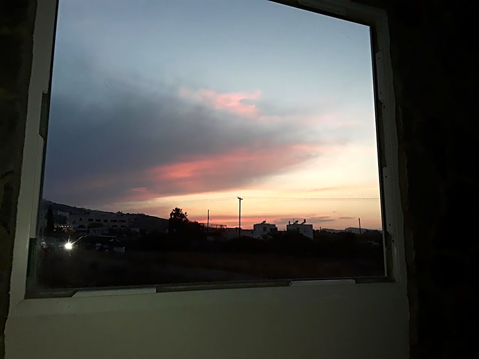 Azalea Studios & Apartments – Kamari, UT