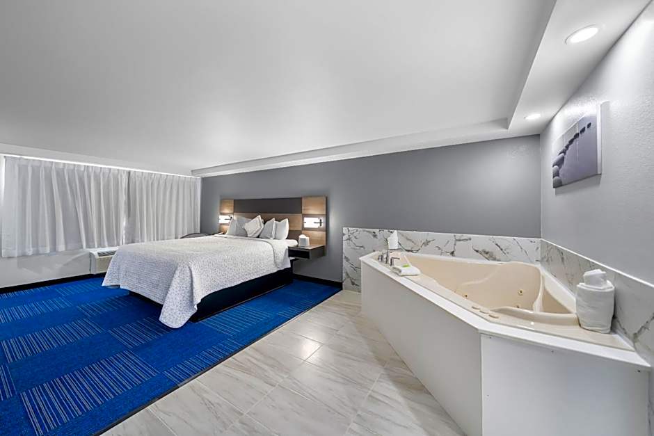 Admiralty Inn & Suites - a Red Collection Hotel