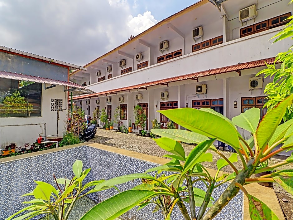 SUPER OYO 1356 Gusti Residence