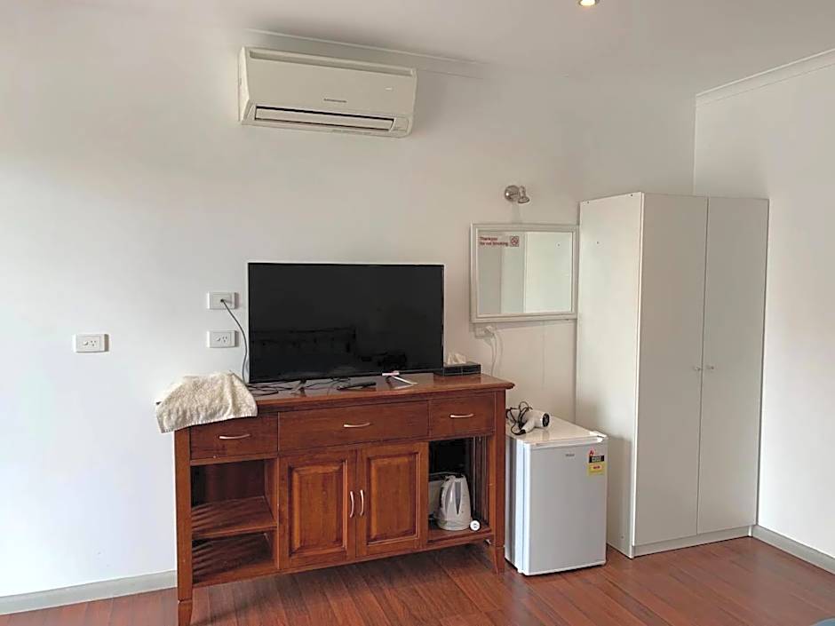 Beaconsfield Lodge Motel