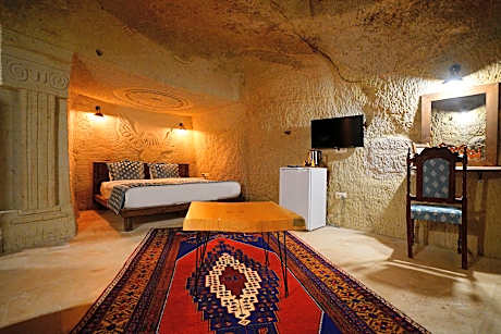 Cave Junior Suite with Indoor Hot Tub