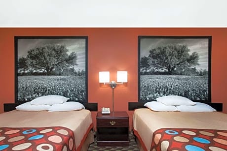 2 Queen Beds Smoking