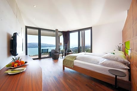 Panorama Club Junior Suite with Spa Bath and Lake View