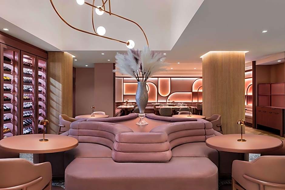 Revery Toronto Downtown, Curio Collection by Hilton