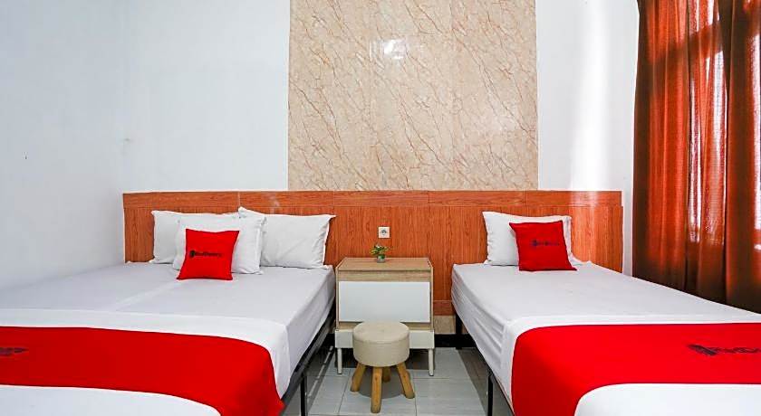 RedDoorz near Alun - Alun Magetan