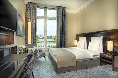 Superior Lake View, Guest Room with 1 King, Lake view