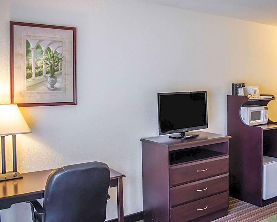 Quality Inn & Suites Pensacola