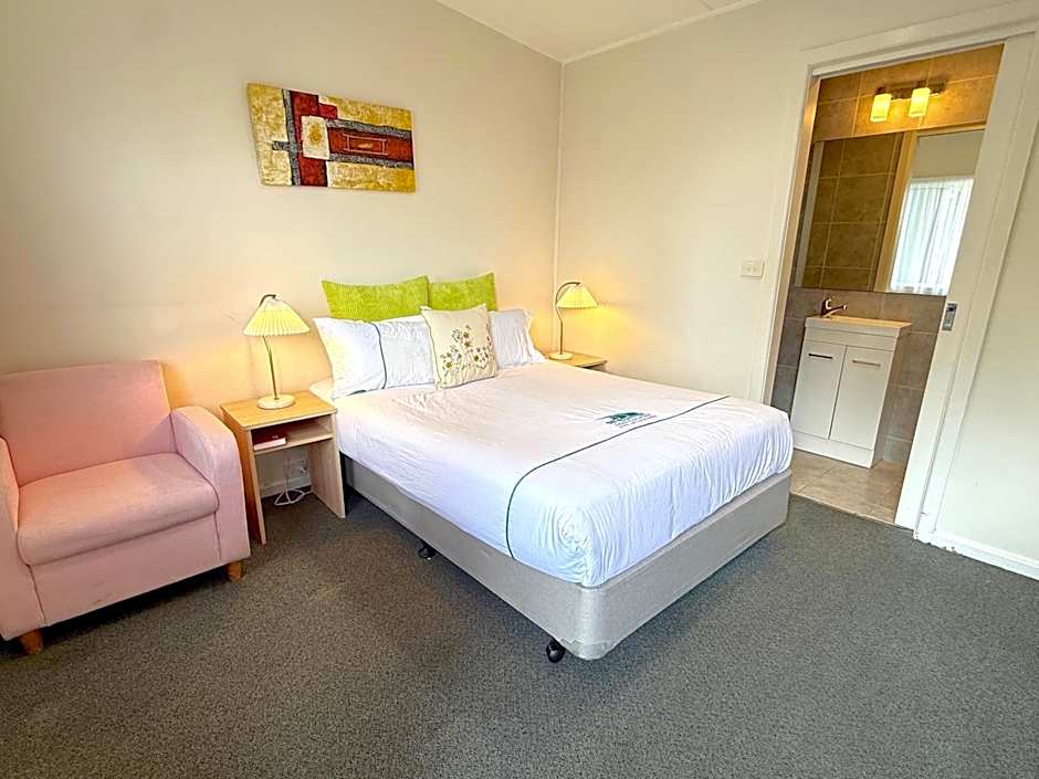 Beachcomber Motel & Apartments