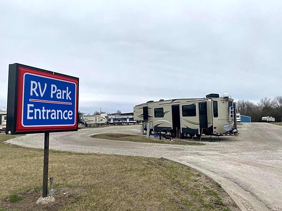 Garnett Hotel & RV Park