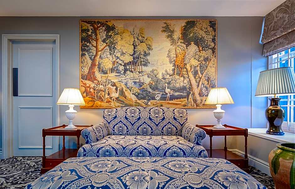 No. 30 Knightsbridge