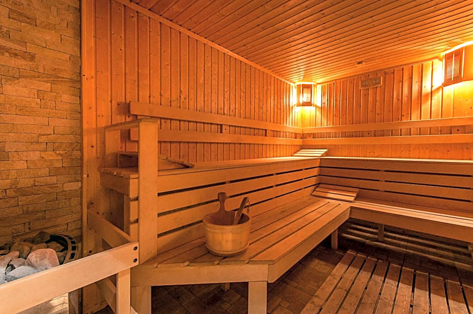 Grand Royale Apartment Complex & Spa