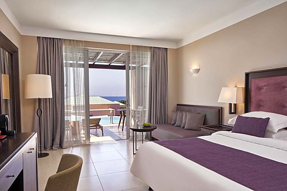 Photo 1 of 6 of Swim Up 1 Double Bed or 2 Beds, Sea View