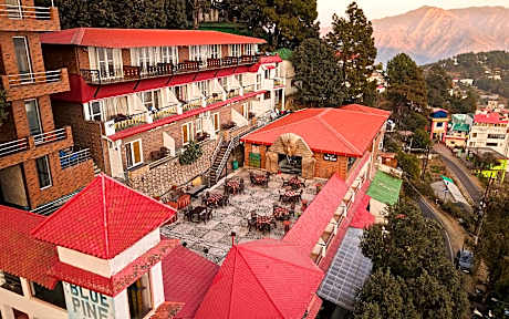 Blue Pine Resort Lansdowne