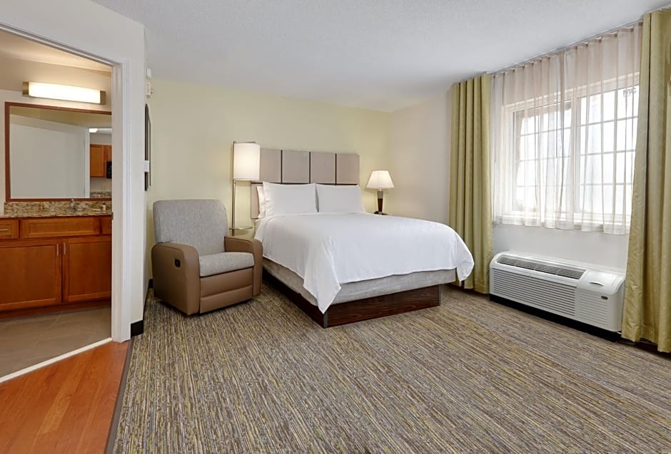 Candlewood Suites Salina