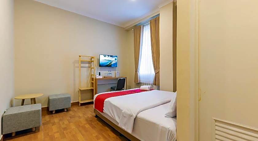 RedDoorz Plus @ Bagusrangin Street 2