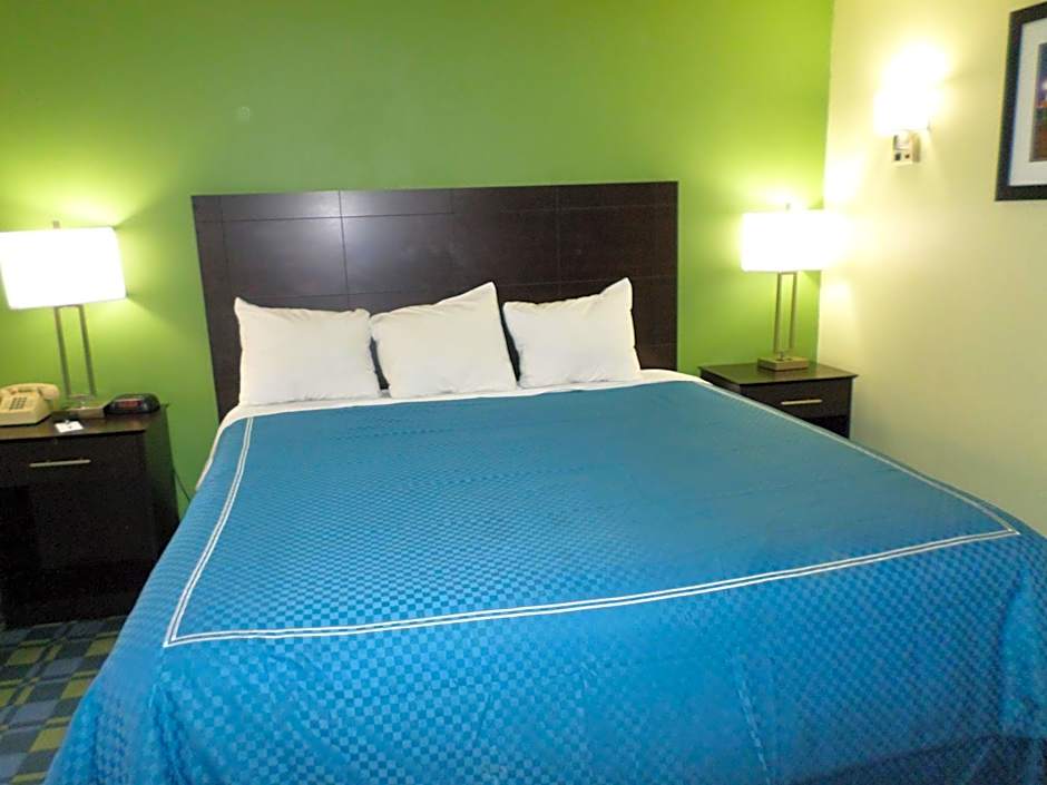 Travelodge by Wyndham Cleveland Lakewood