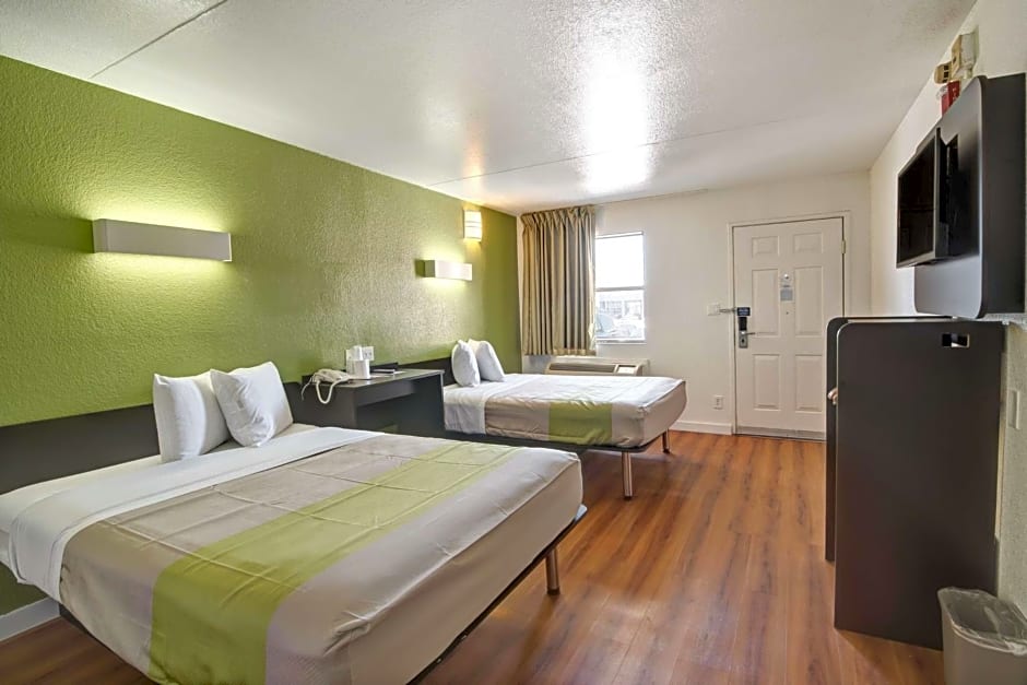 Motel 6-Dallas, TX - Forest Lane