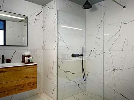 Three Bedroom Penthouse Apartment with Terrace and Panoramic View