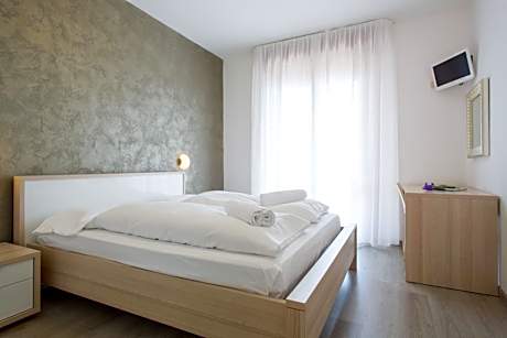 Twin Room with Lake View