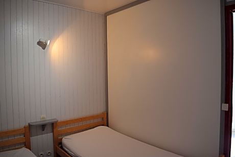 Chalet (6 Adults)