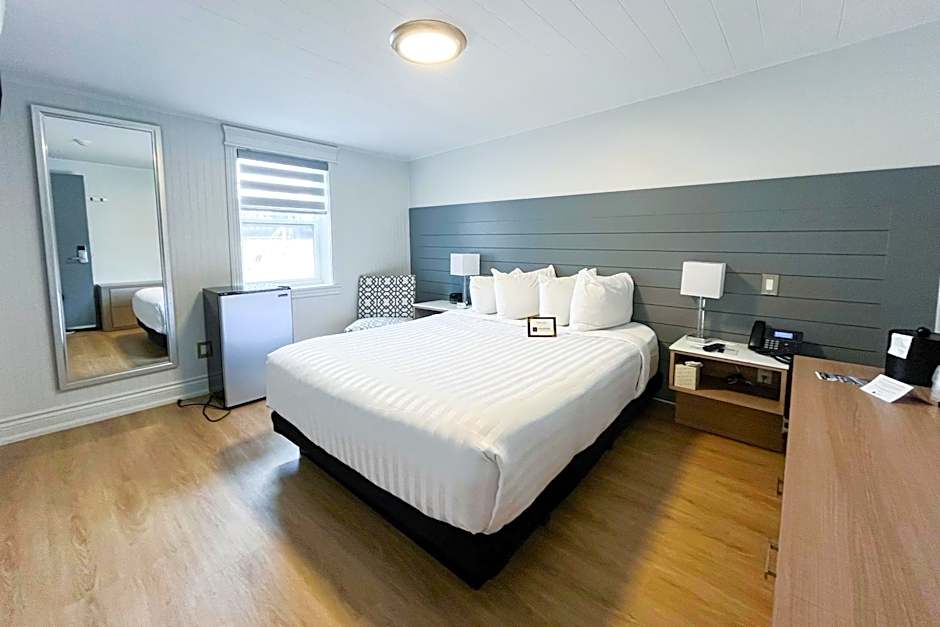 Colonial Hotel & Suites