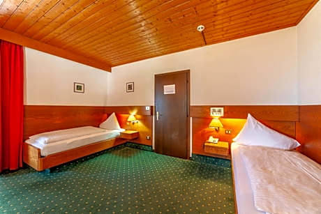 Quadruple Room with Terrace