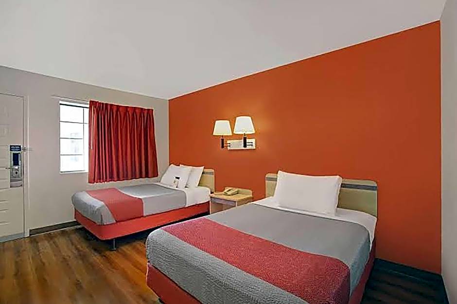 Super 8 by Wyndham Livermore