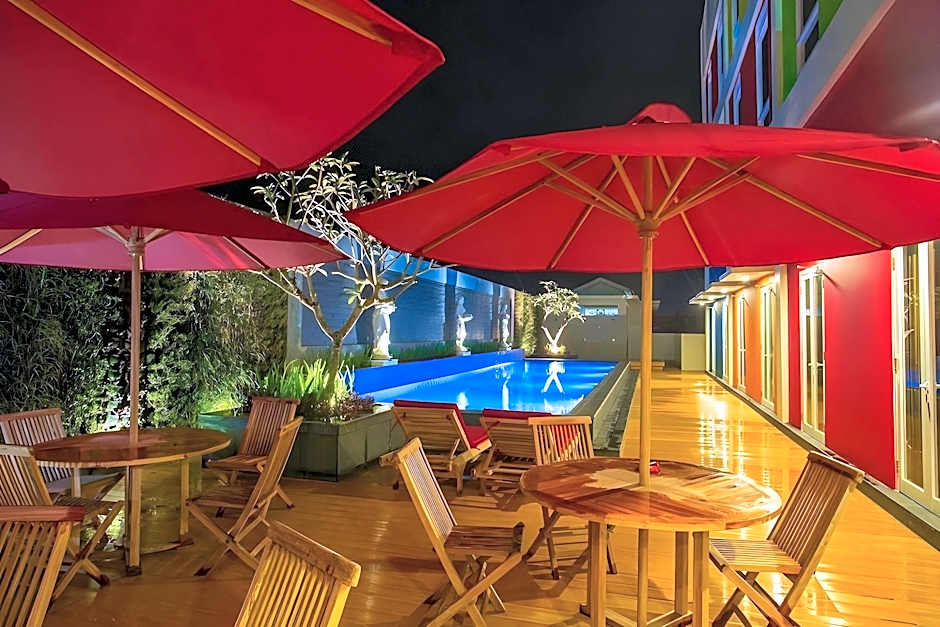 Front One Hotel Purwodadi