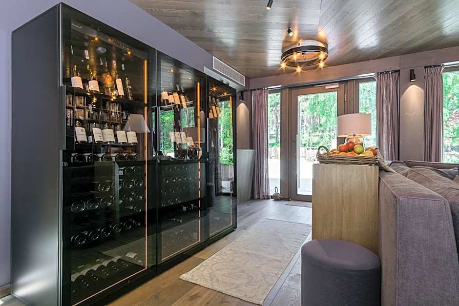 PRZYSTAŃ WYGONIN knéżka i wino