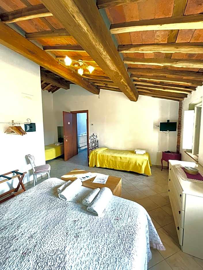 Photo 1 sur 9 de Quadruple Room