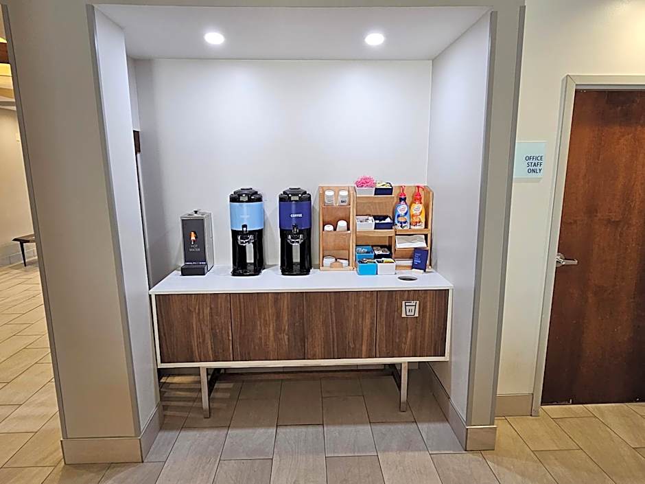 Holiday Inn Express Hotel & Suites Cincinnati-Blue Ash By IHG