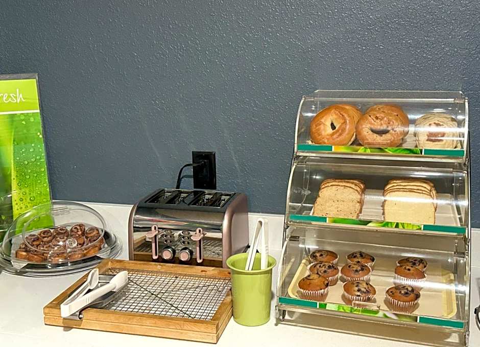 Quality Inn & Suites Eau Claire University Area