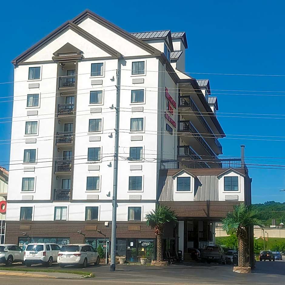 Mountain Vista Inn & Suites - Walking Distance to the Island