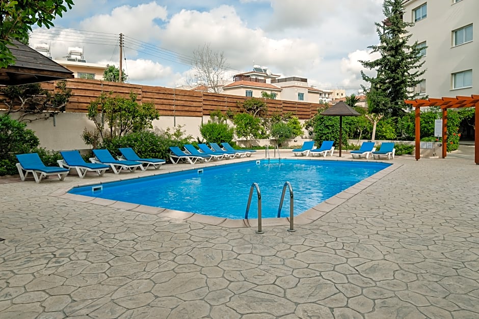 Artemis Cynthia Complex