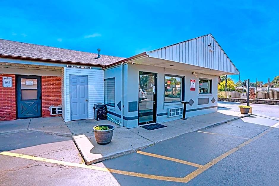 Hotel O Miami Inn & Suites Chicago Midway Airport